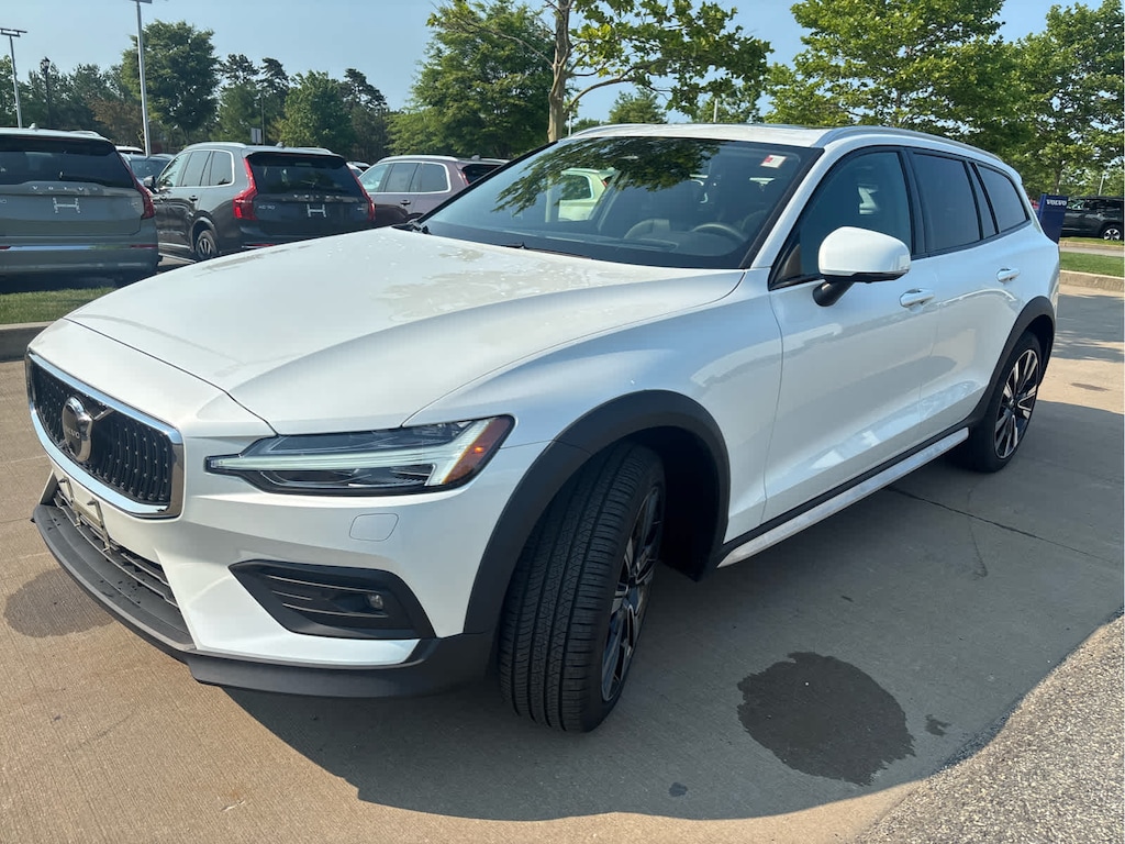 Used 2026 Volvo V60 Cross Country B5 Ultra Wagon