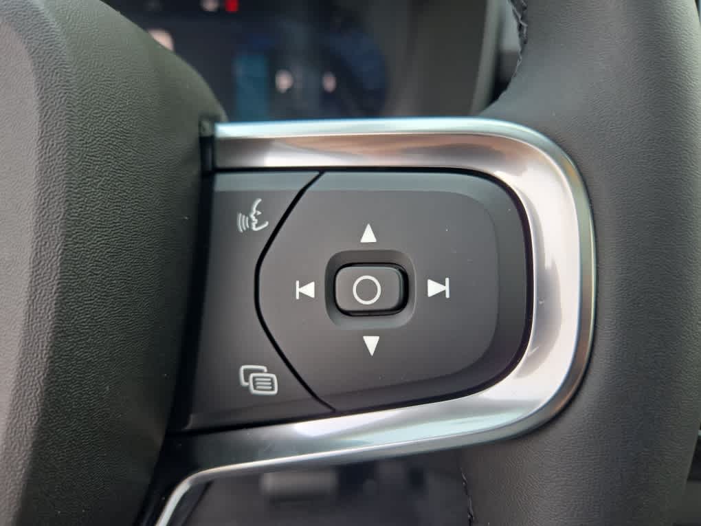 2026 Volvo XC40 Plus - Photo 16