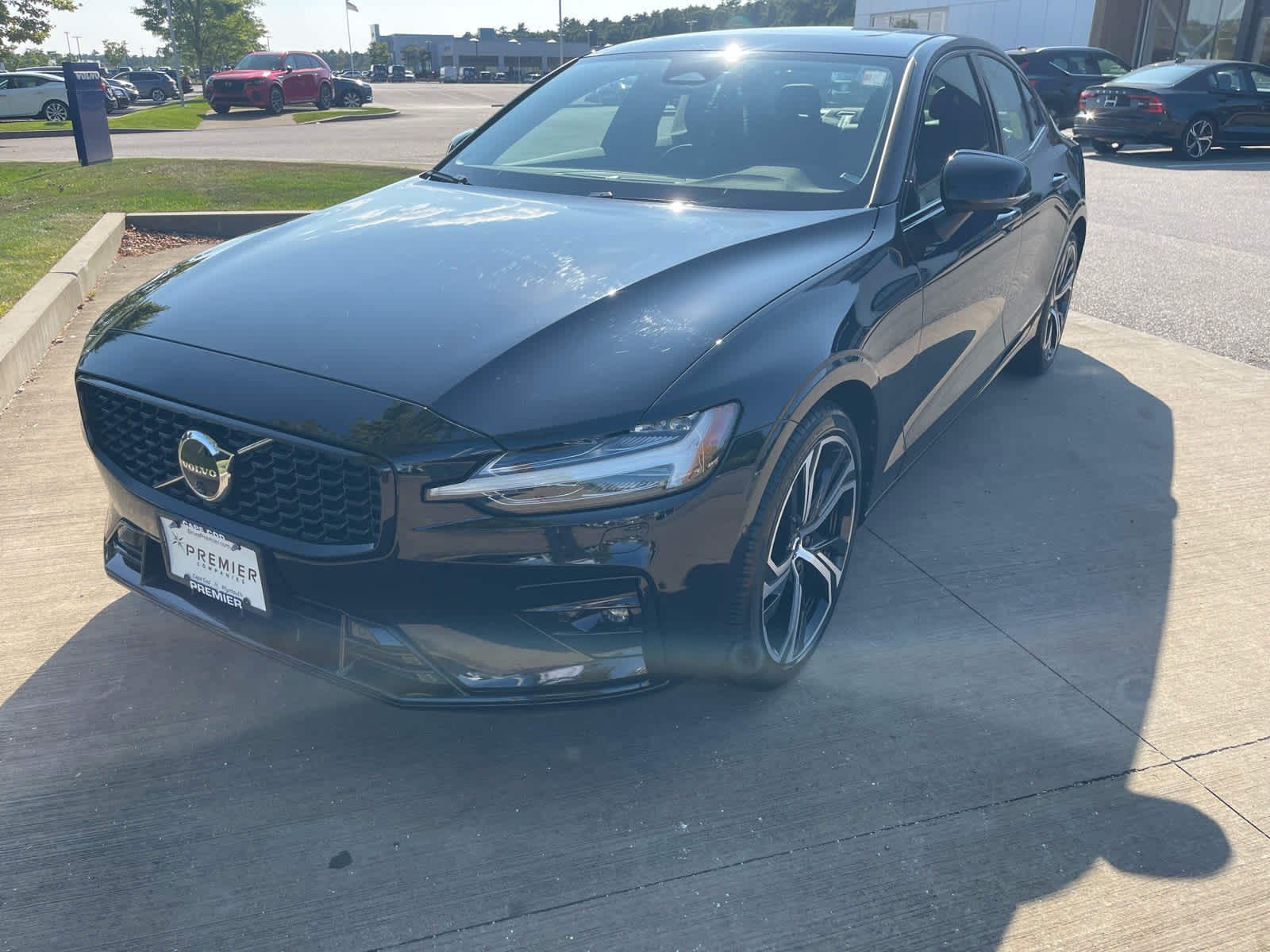 2025 Volvo S60 B5 Plus photo 4