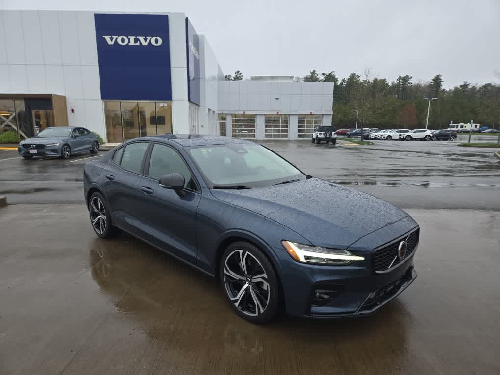 2024 Volvo S60 B5 Core photo 2