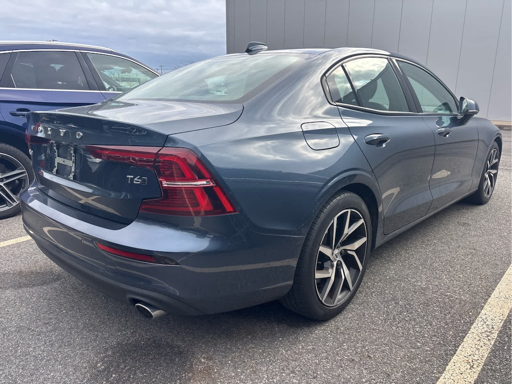 Used 2019 Volvo S60 T6 Momentum Sedan