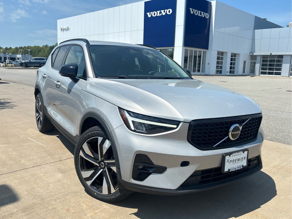 Used 2023 Volvo XC40 B5 AWD Plus Dark SUV