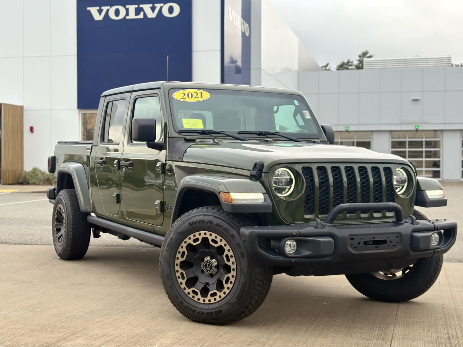 2021 Jeep Gladiator Sport photo 2