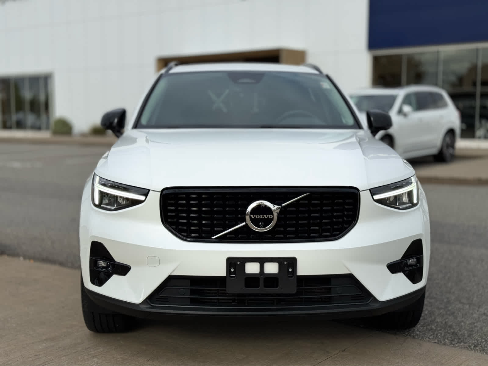 2024 Volvo XC40 Plus photo 2