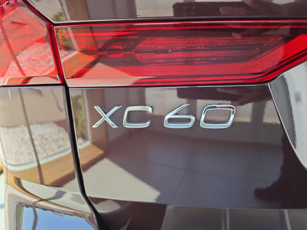 2026 Volvo XC60 Plus - Photo 7
