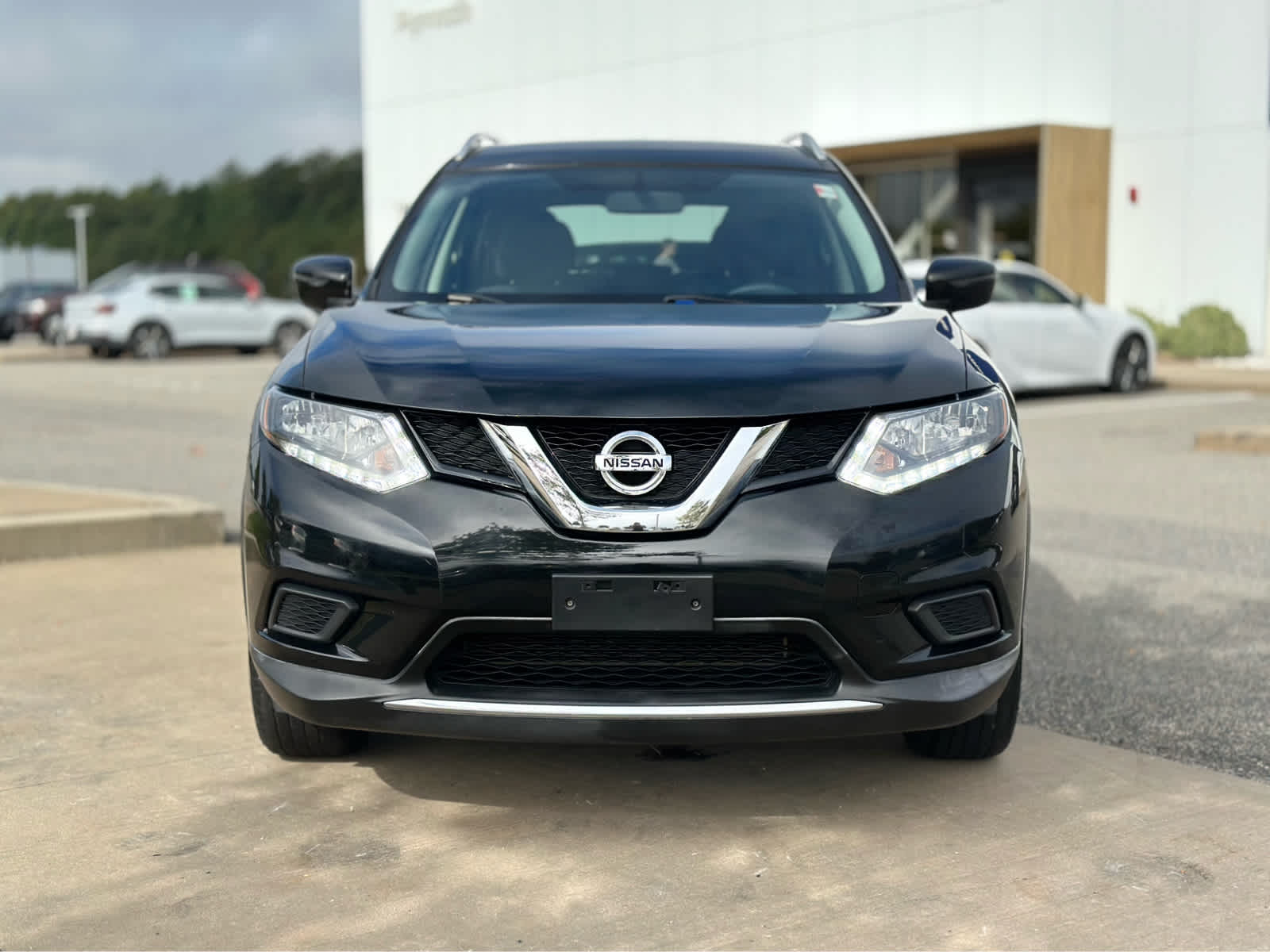 2016 Nissan Rogue SV photo 2