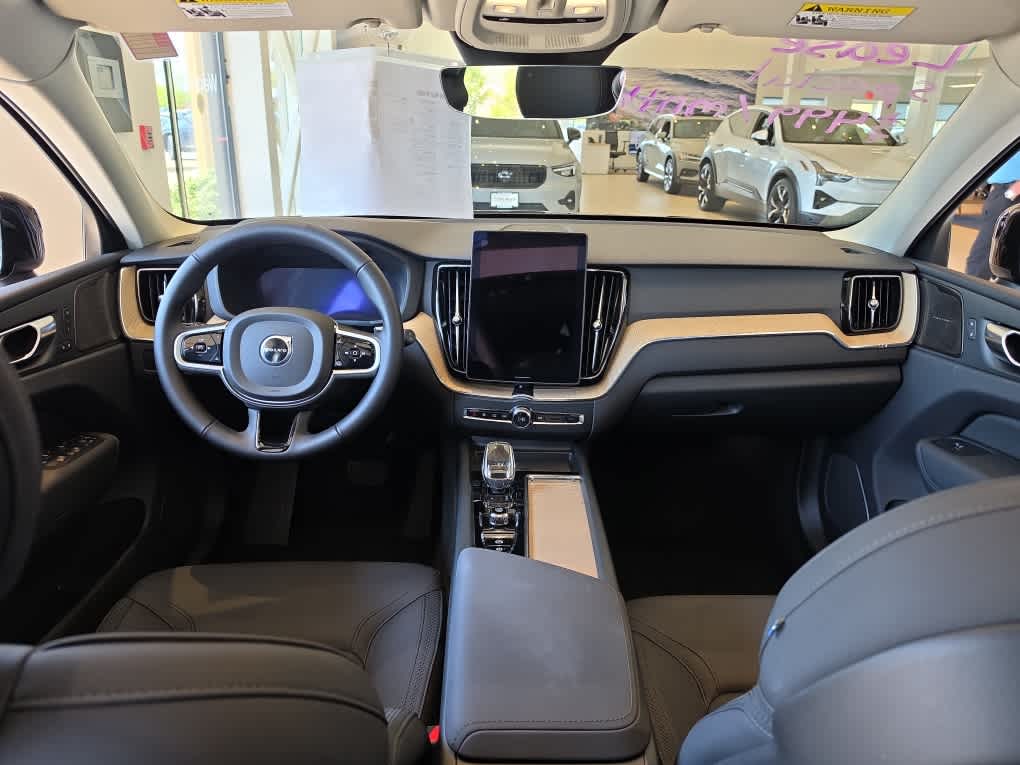 2026 Volvo XC60 Plus - Photo 9