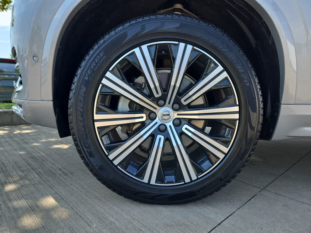 2024 Volvo XC90 B5 Plus photo 2