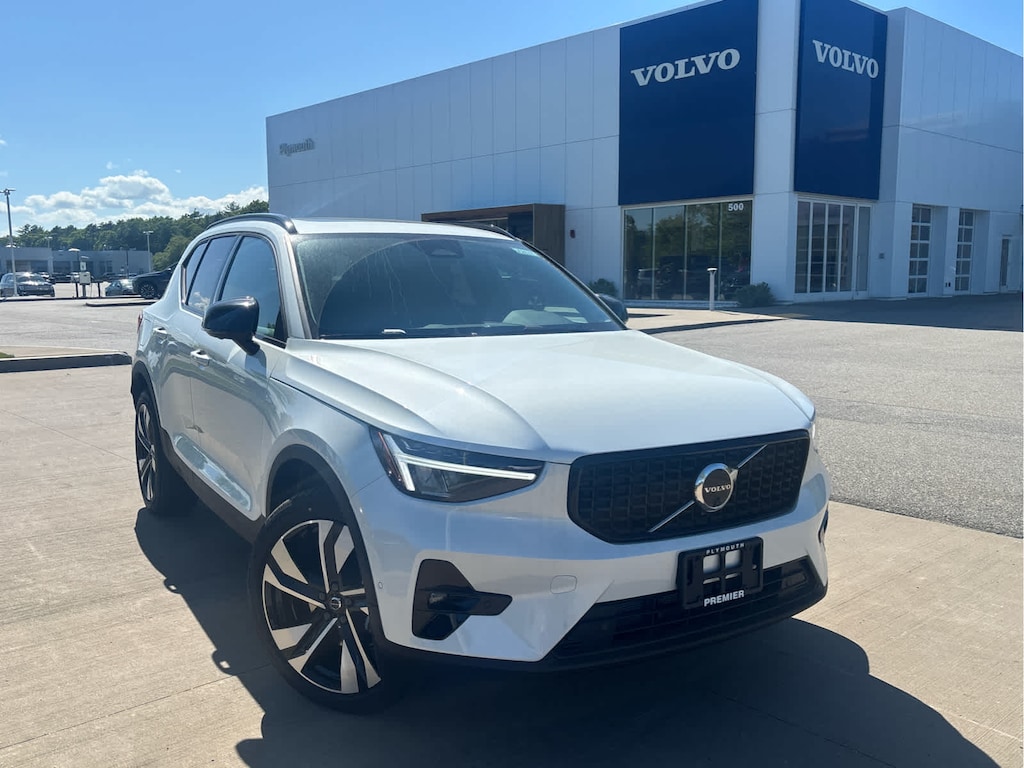 New 2026 Volvo XC40 B5 Plus SUV