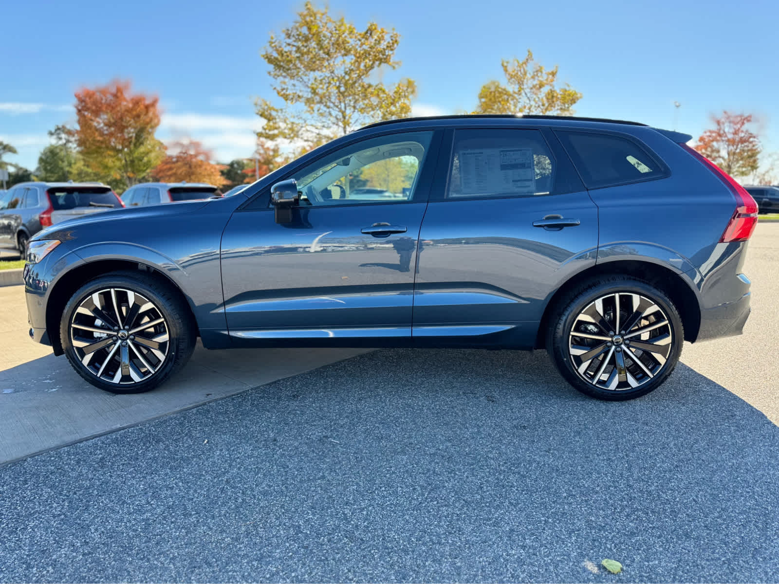 2026 Volvo XC60 B5 photo 4