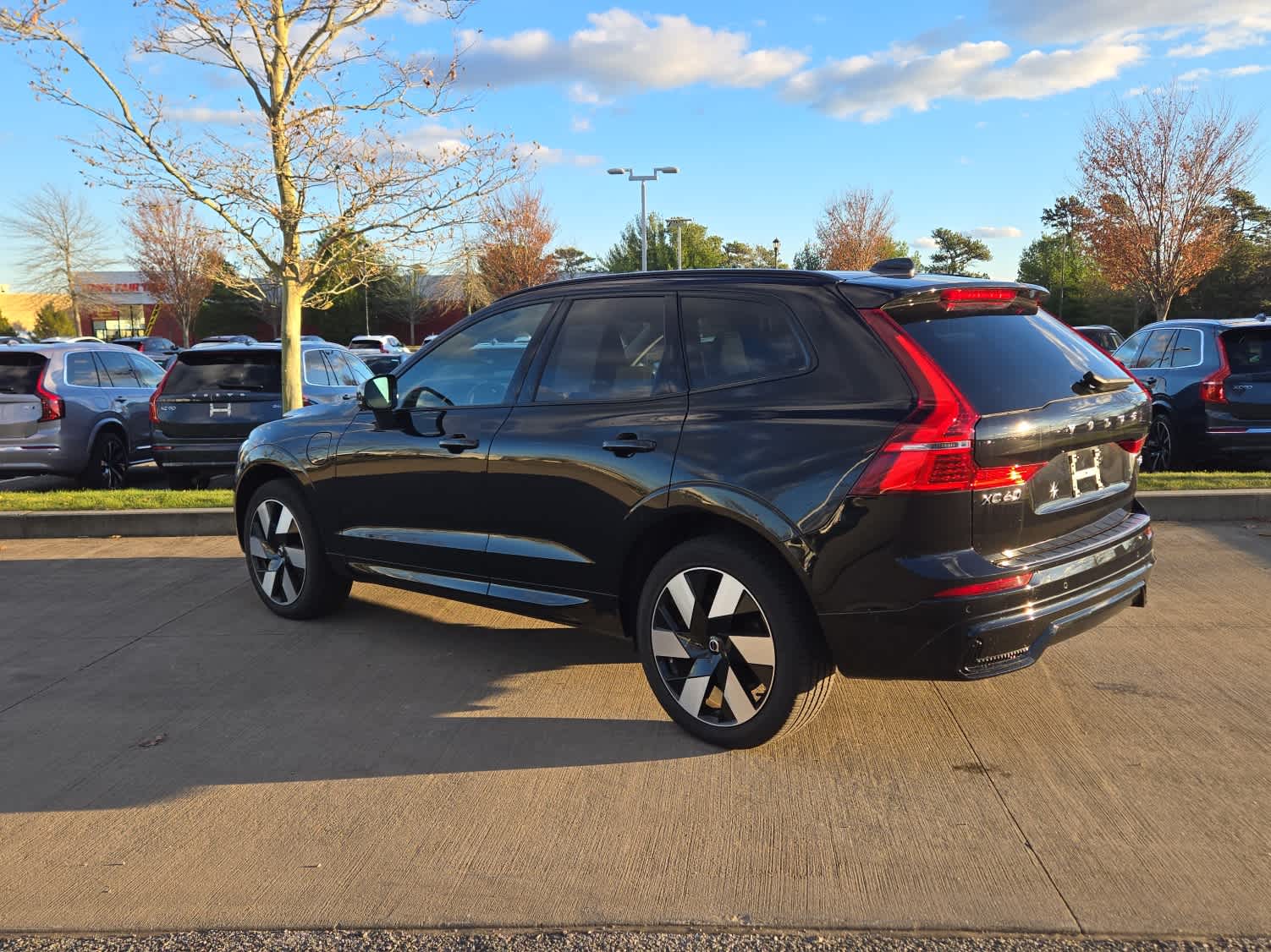2025 Volvo XC60 Hybrid T8 Plus photo 3