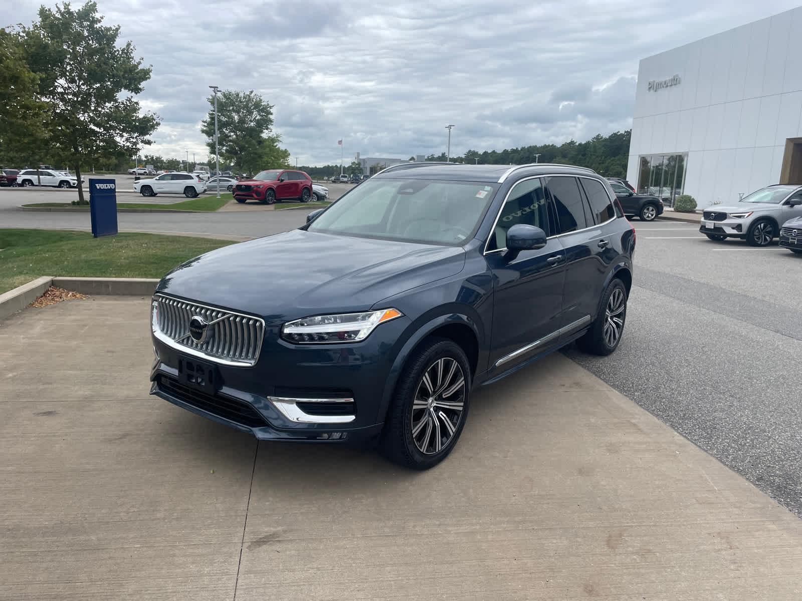 2024 Volvo XC90 B5 Core photo 2