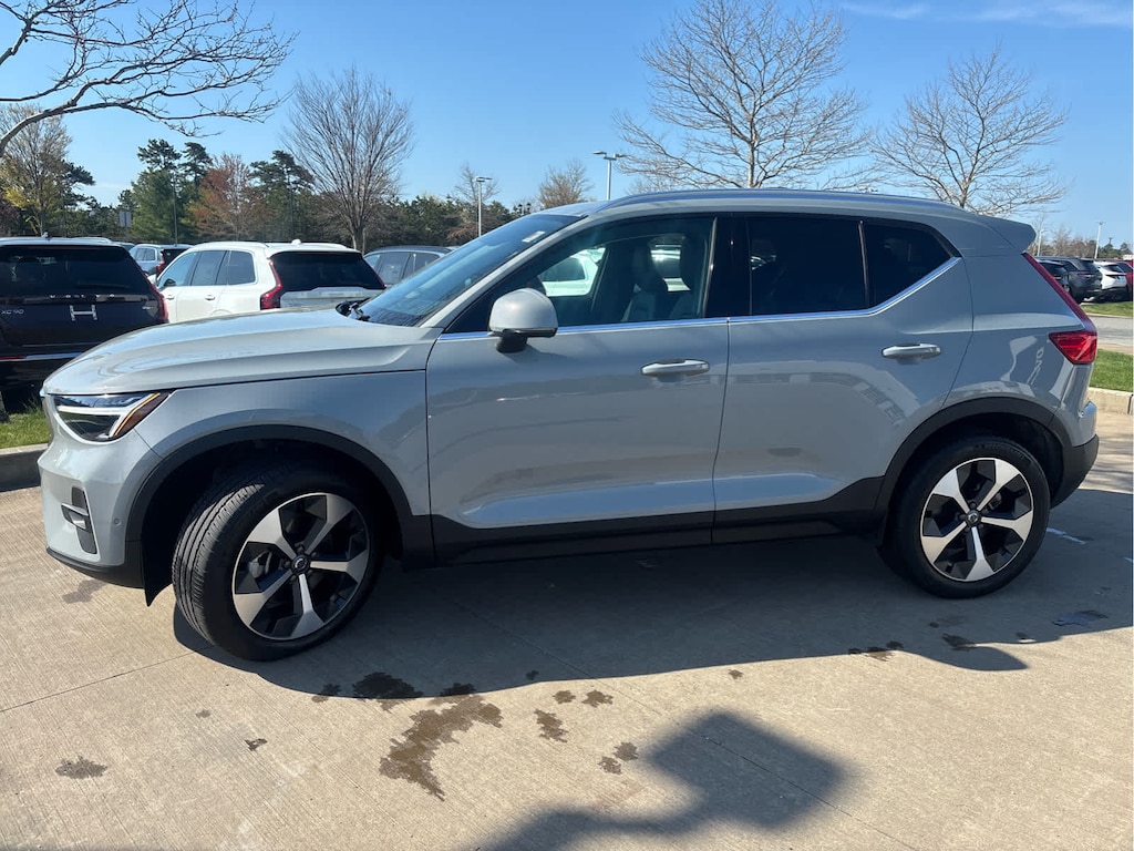 Used 2025 Volvo XC40 B5 Plus Bright Theme SUV