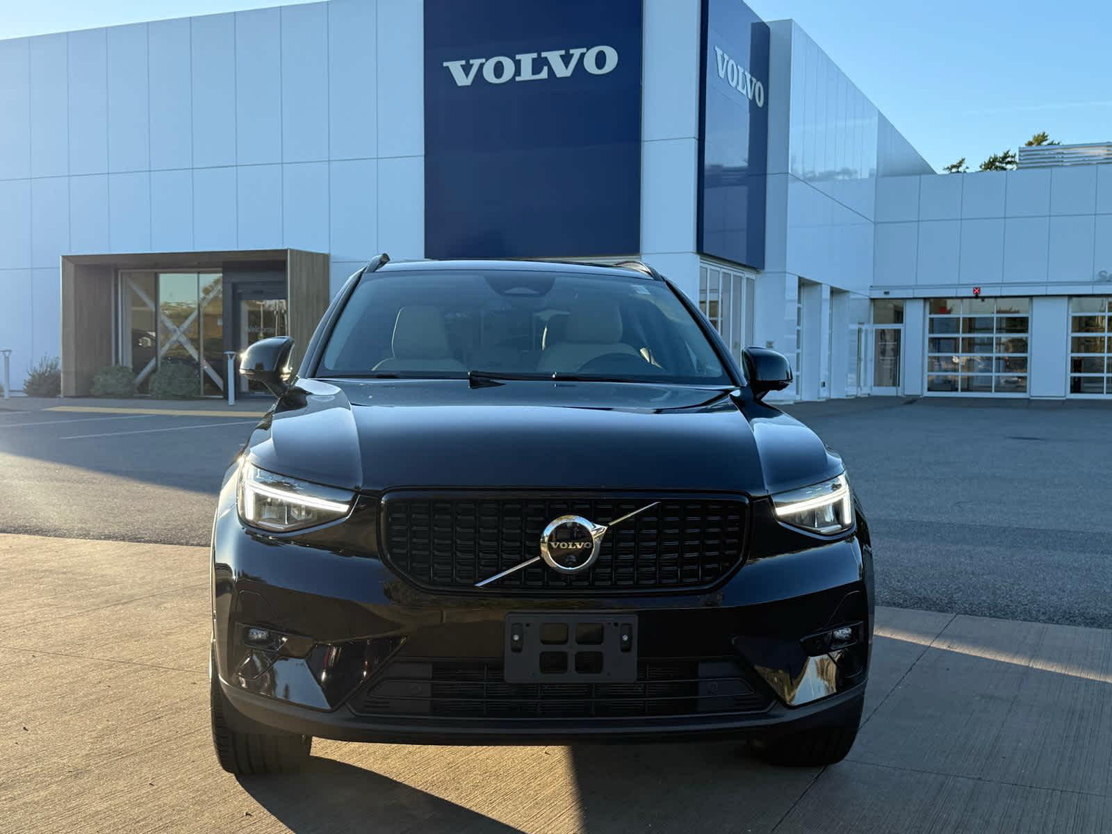 2023 Volvo XC40 AWD Plus photo 2