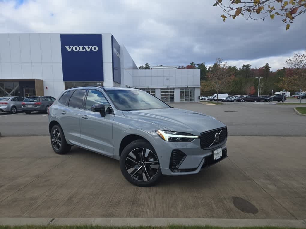 2026 Volvo XC60 B5 Plus photo 2