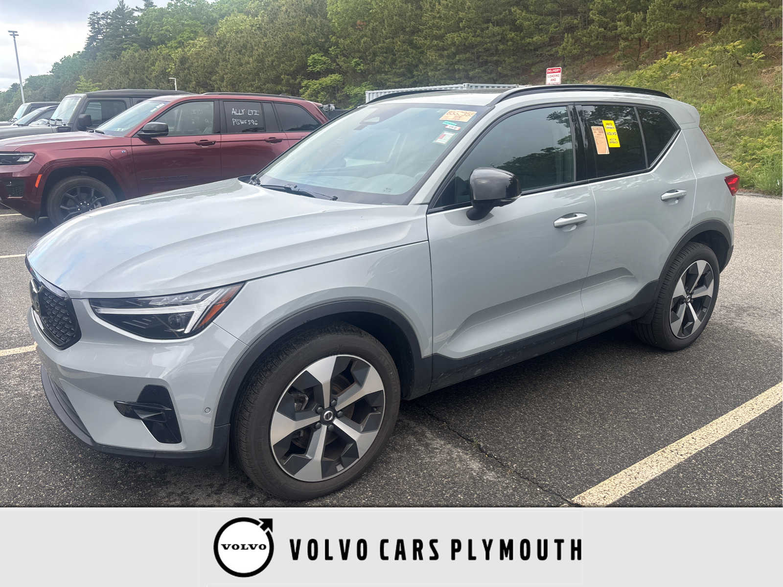 2026 Volvo XC40 B5 Plus Dark AWD's photo