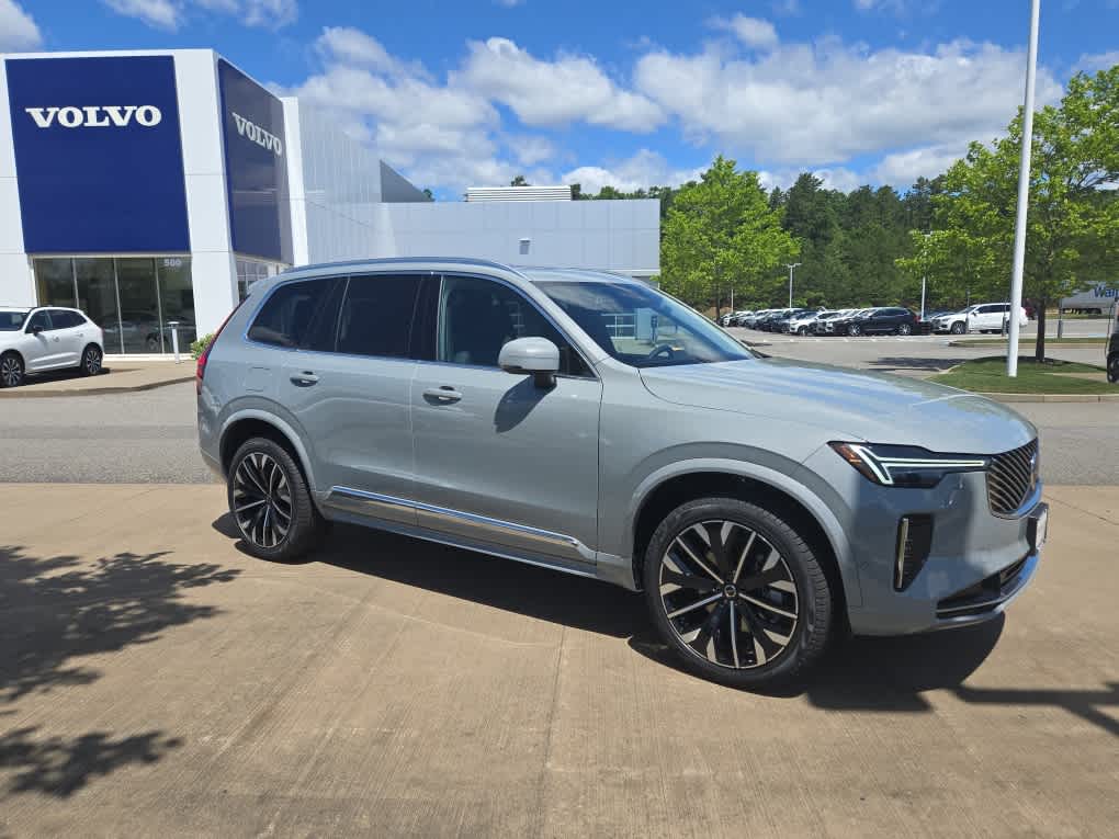 2026 Volvo XC90 Premier photo 2