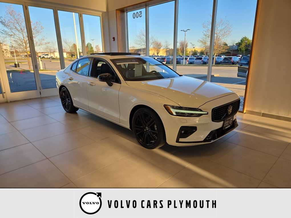 2023 Volvo S60 Plus's photo