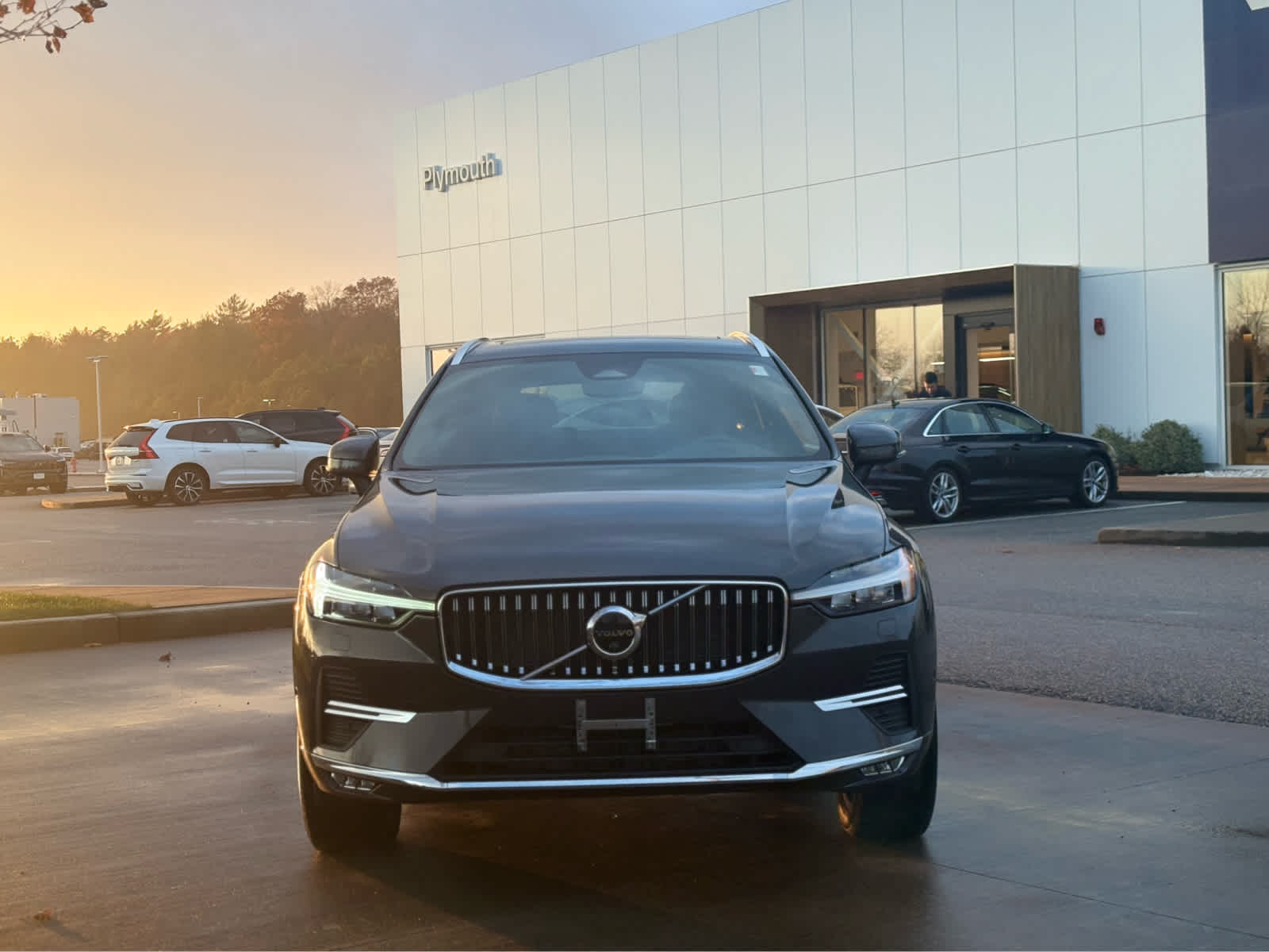 2023 Volvo XC60 B5 Plus photo 3