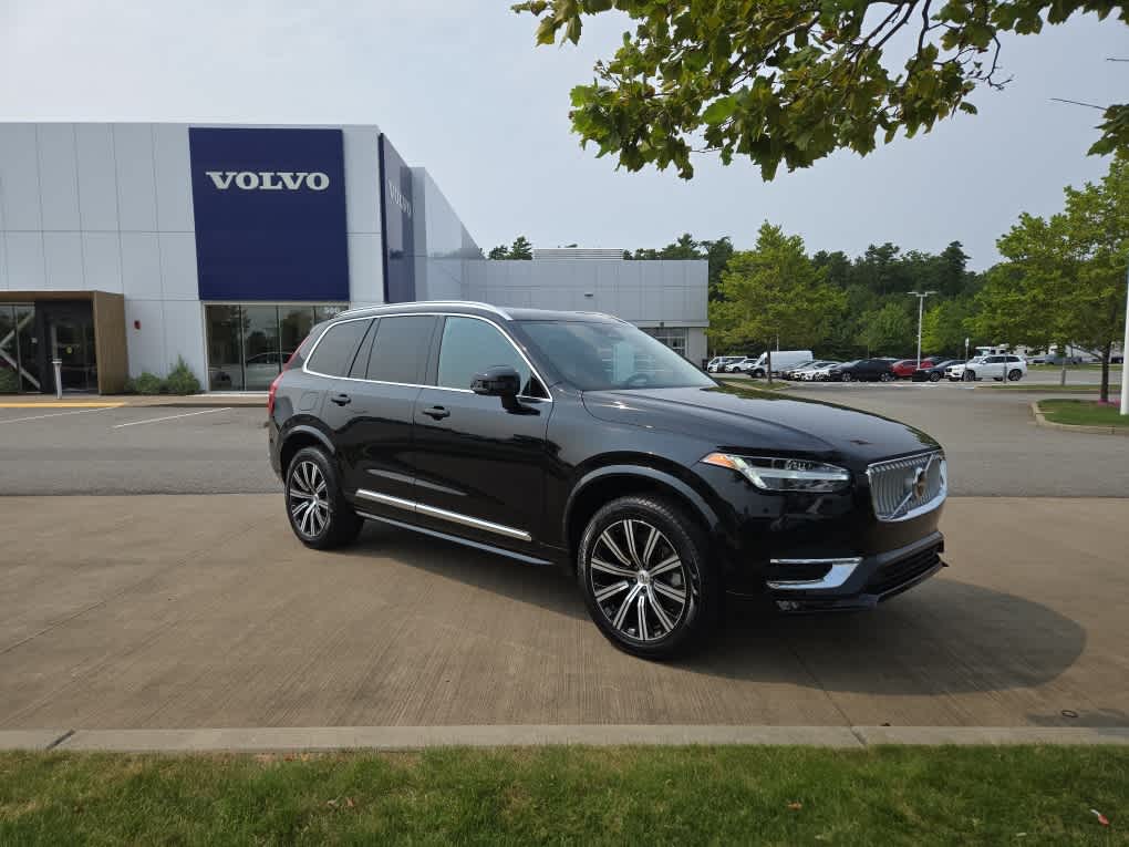 2025 Volvo XC90 B5 Core photo 2