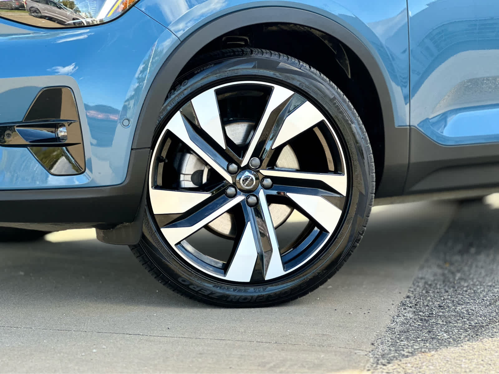 2024 Volvo XC40 Plus photo 4