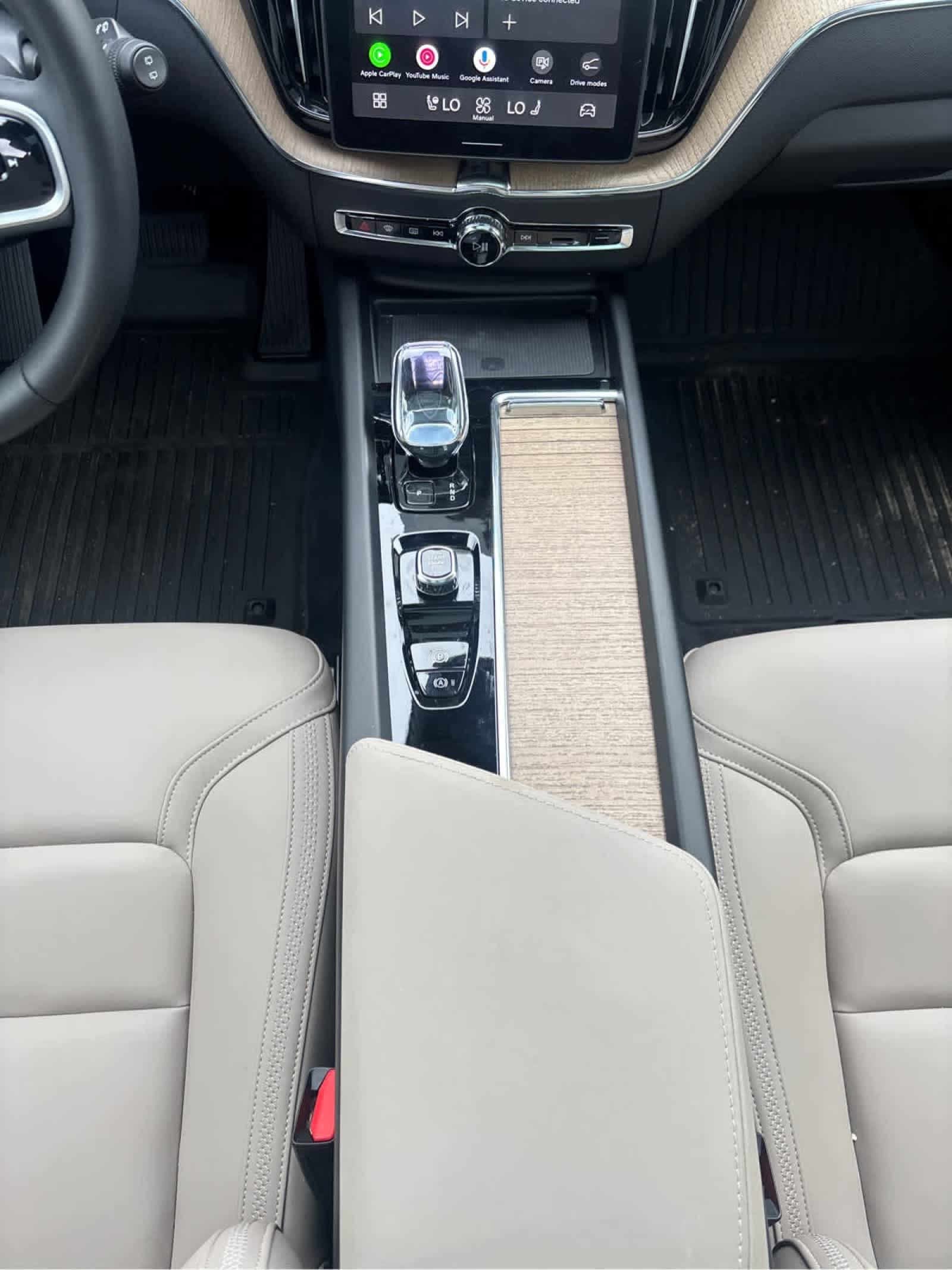 2026 Volvo XC60 Plus - Photo 32
