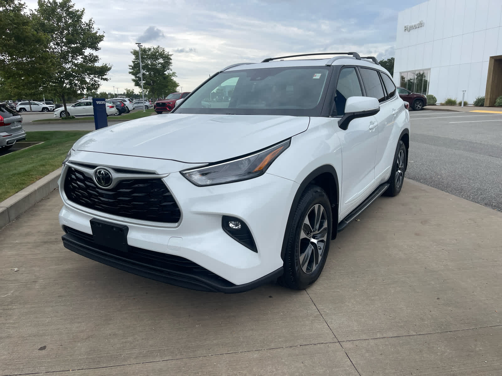 2022 Toyota Highlander XLE photo 3