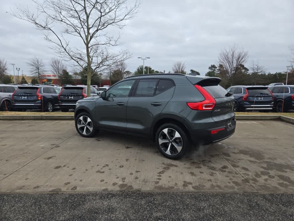 New 2026 Volvo XC40 B5 Core SUV