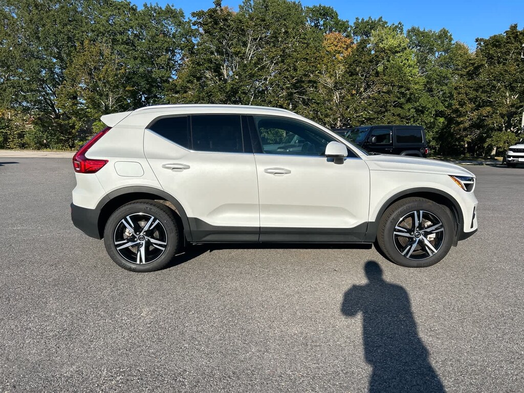 Used 2025 Volvo XC40 B5 Core Bright Theme SUV