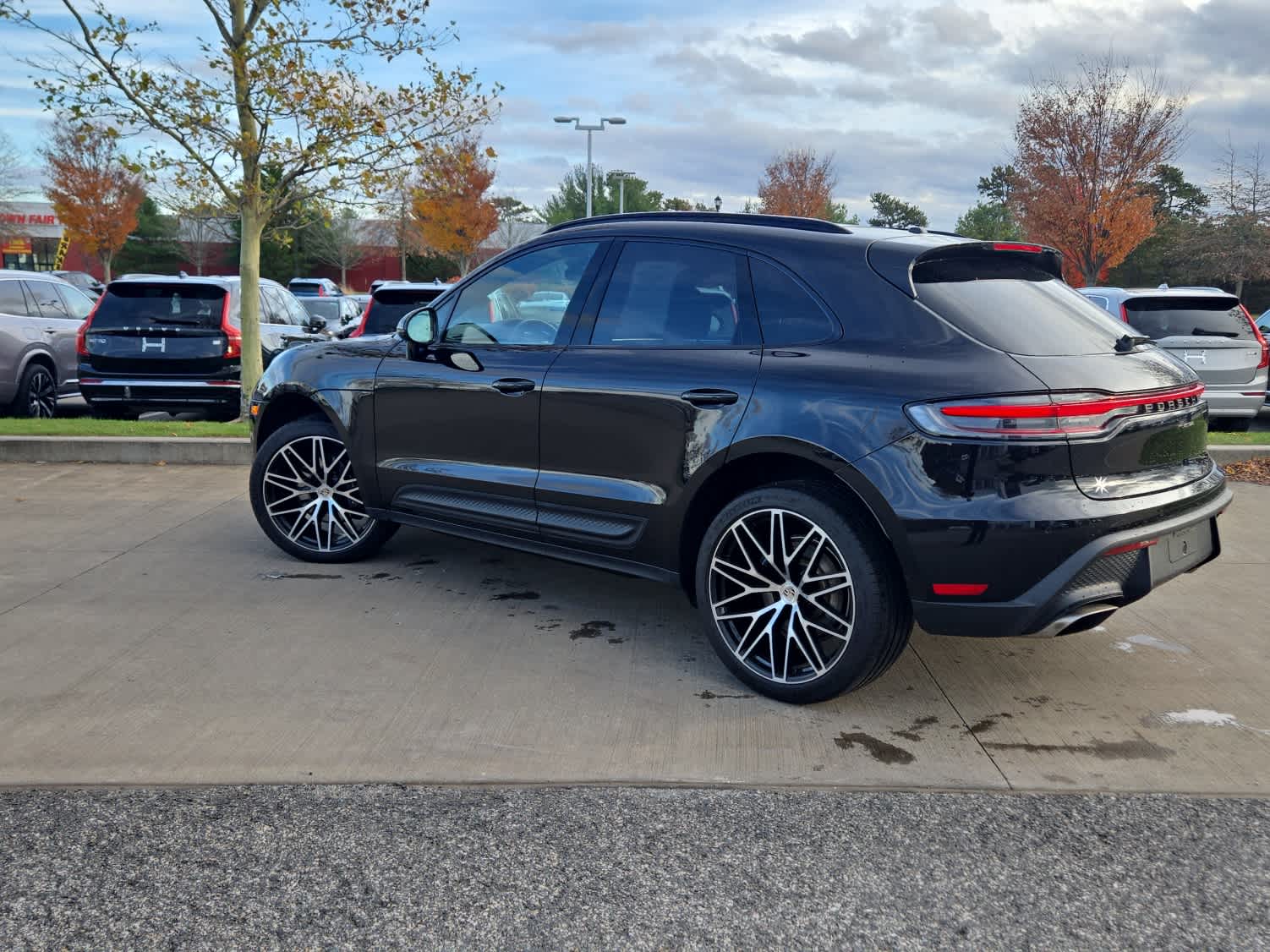 2024 Porsche Macan T photo 3