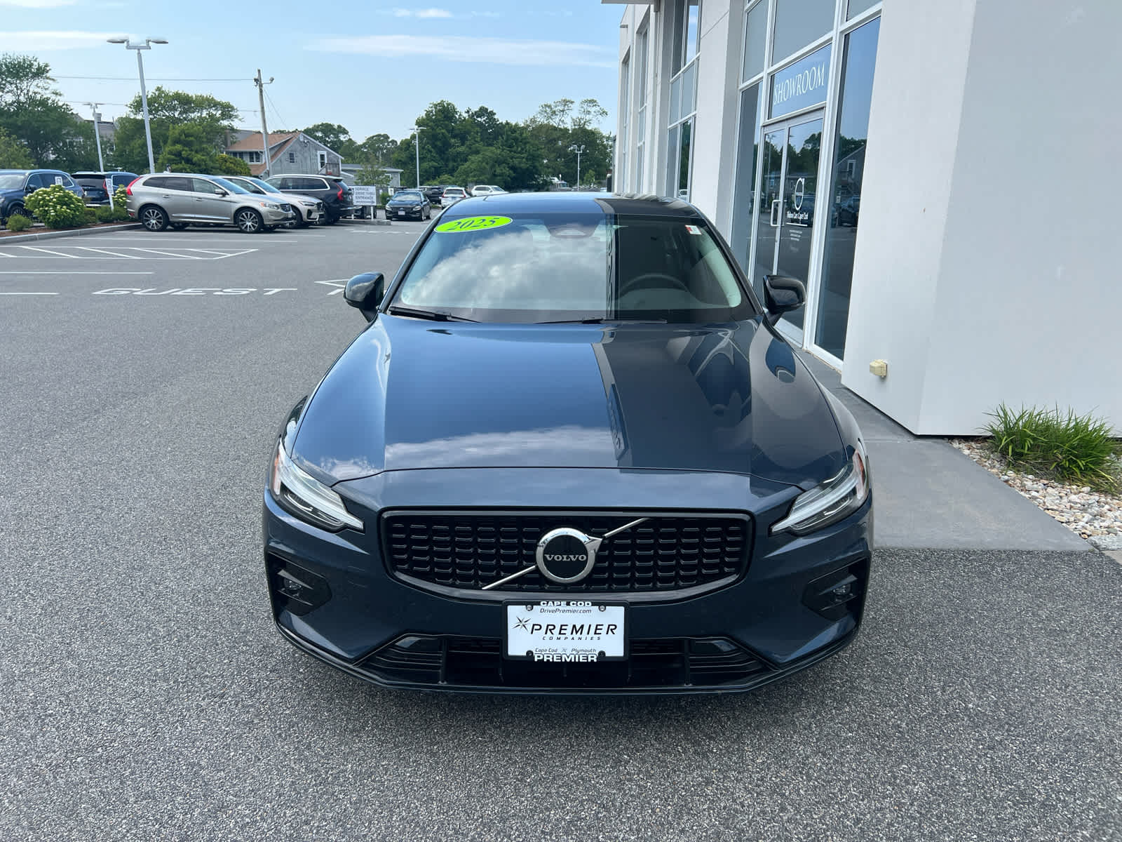 2025 Volvo S60 B5 Core photo 3