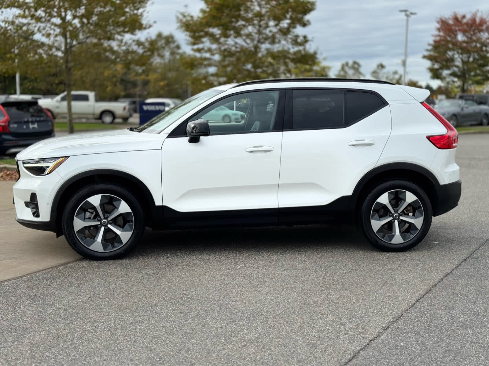 2024 Volvo XC40 Plus photo 4