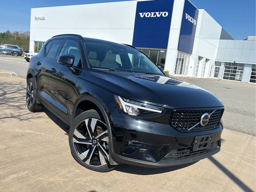 Used 2023 Volvo XC40 B5 AWD Plus Dark SUV