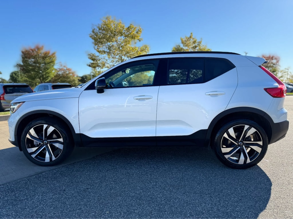 Used 2024 Volvo XC40 B5 Plus Dark SUV
