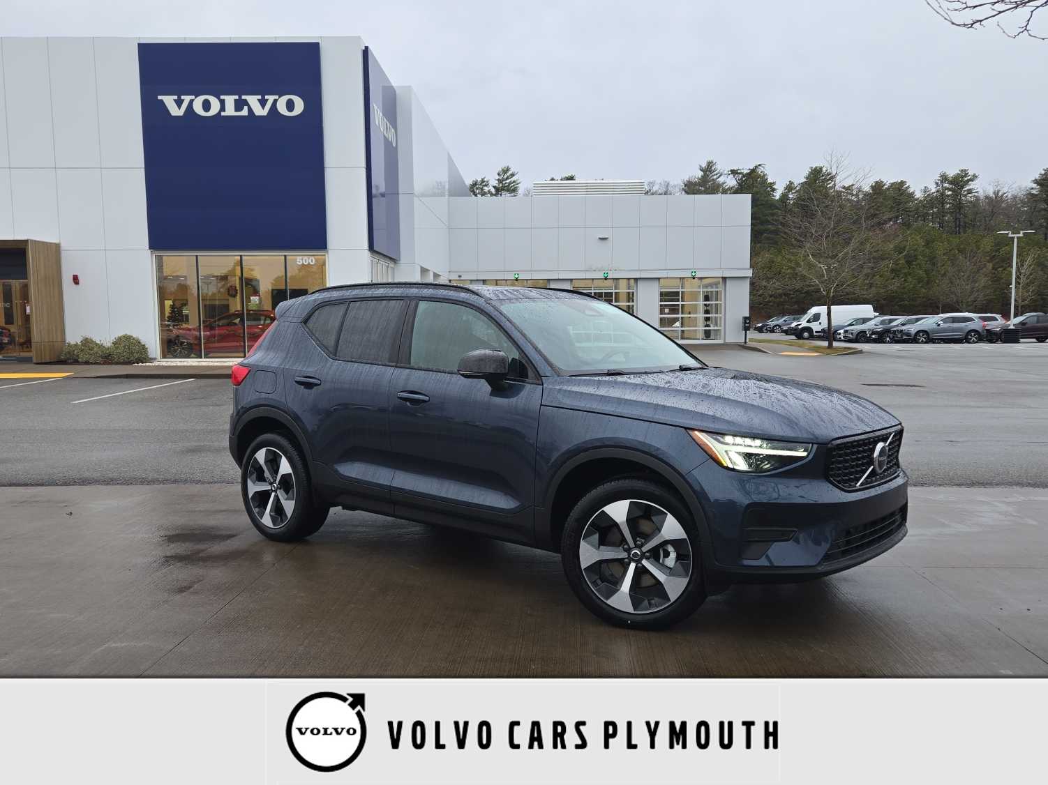 2026 Volvo XC40 Core's photo
