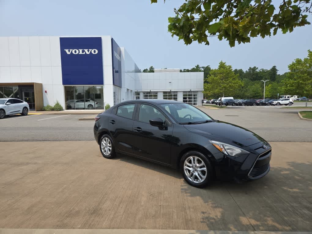 2017 Toyota Yaris iA Base photo 2