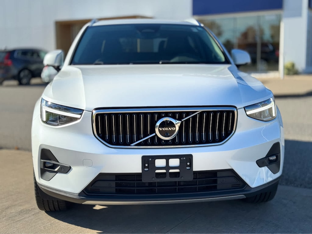 Used 2023 Volvo XC40 B5 AWD Plus Bright SUV