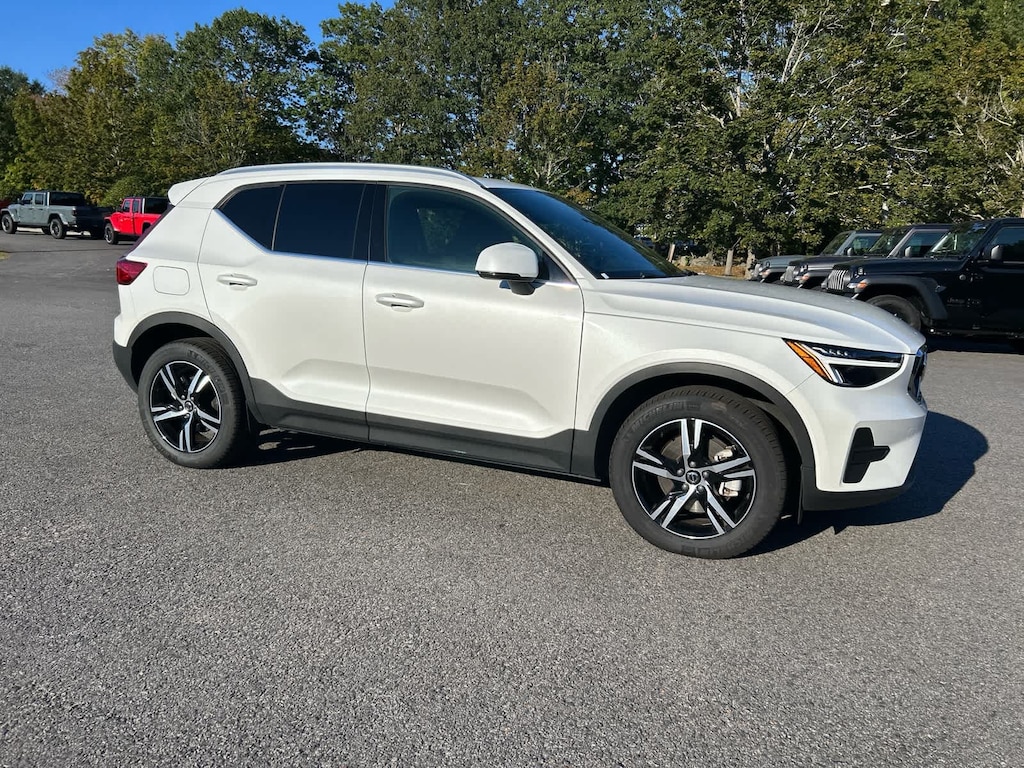 Used 2025 Volvo XC40 B5 Core Bright Theme SUV