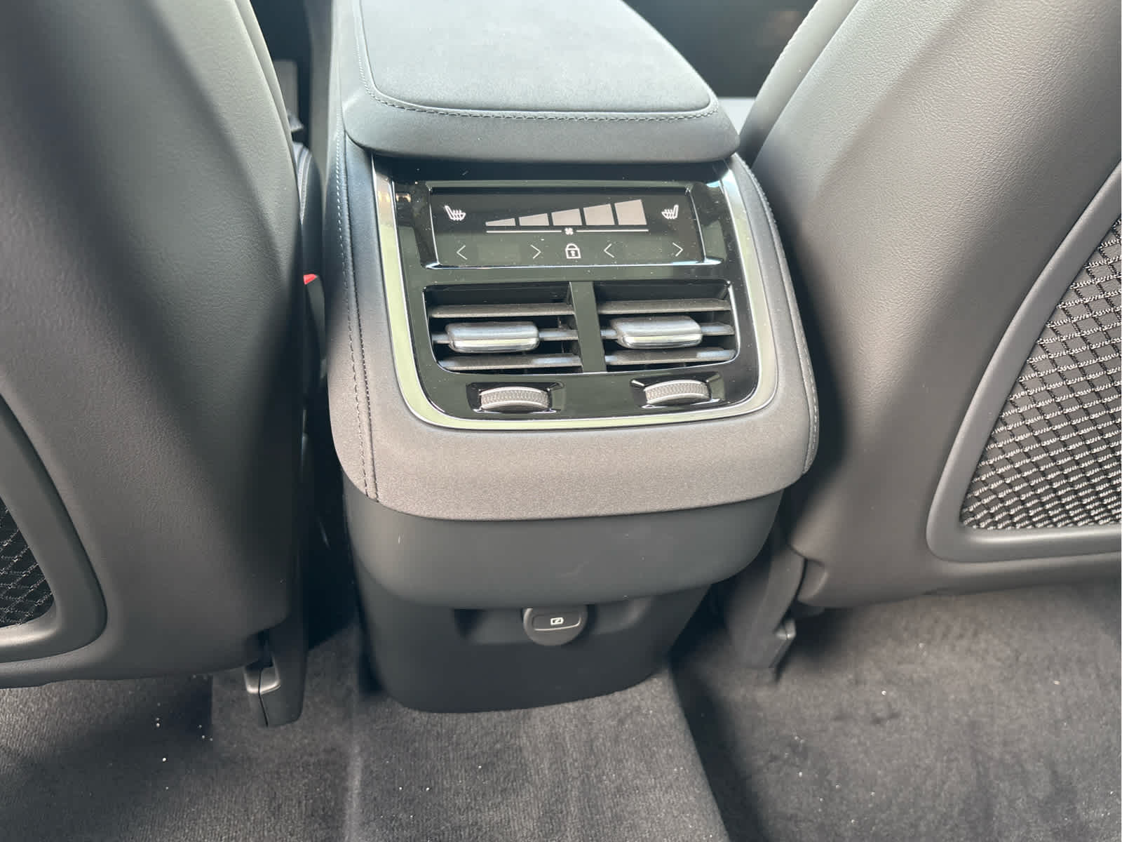 2026 Volvo XC90 Ultra - Photo 12