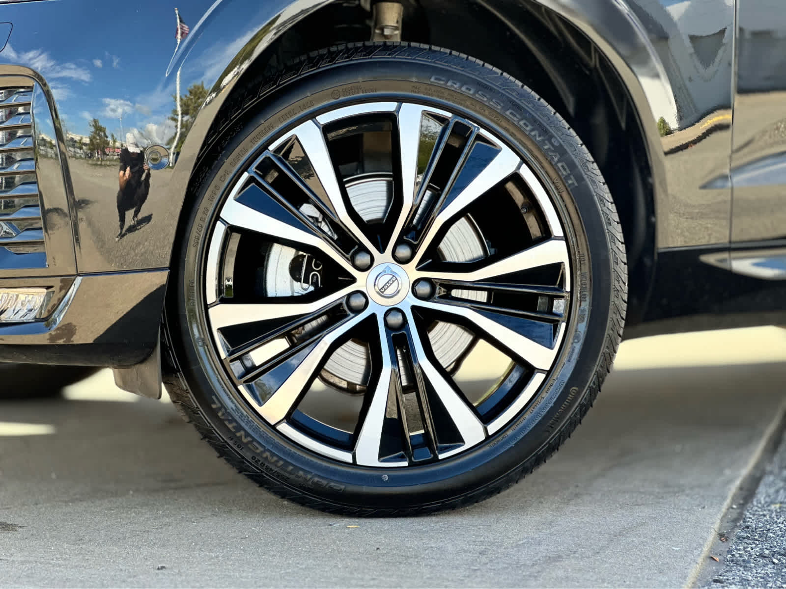 2025 Volvo XC60 B5 Plus photo 4