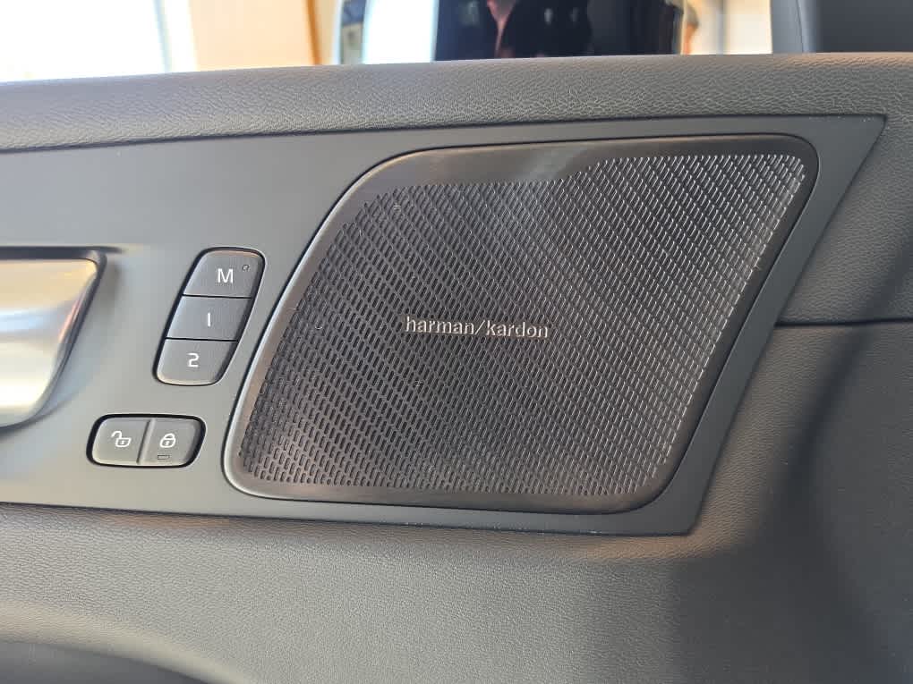 2026 Volvo XC60 Plus - Photo 19