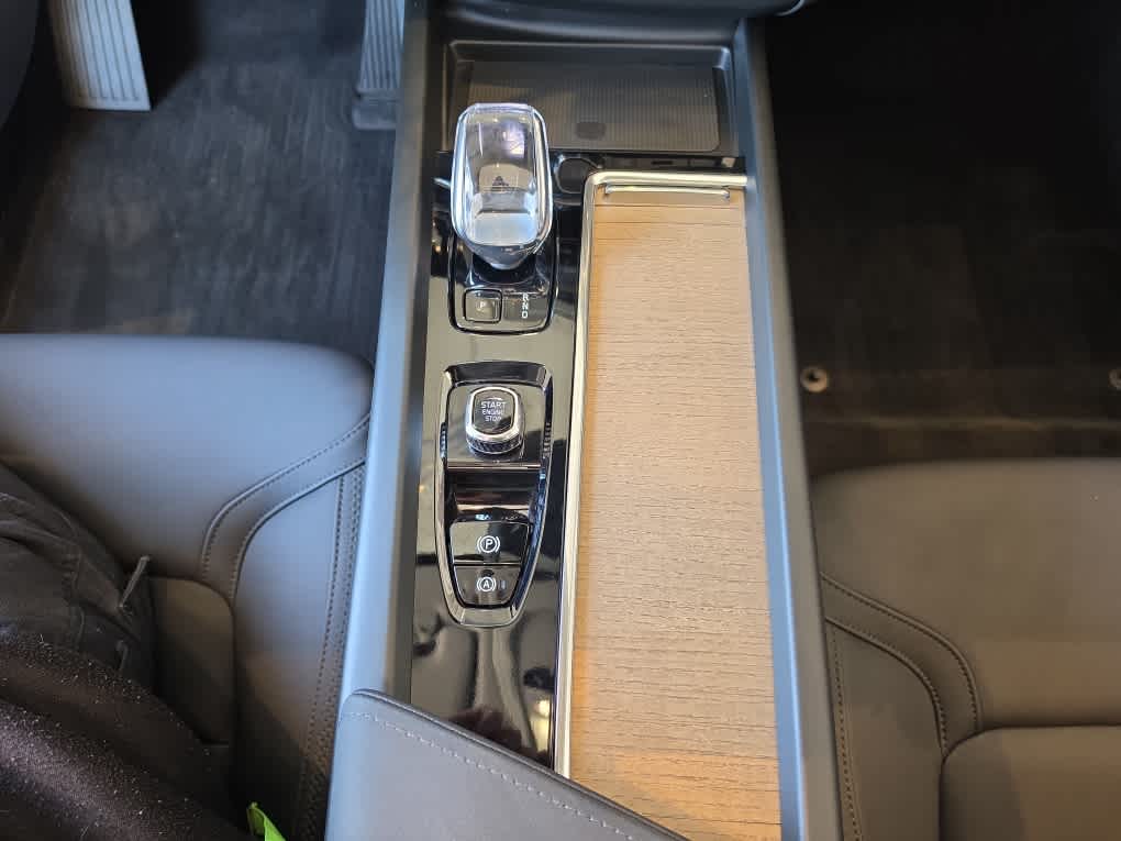 2026 Volvo XC60 Plus - Photo 16