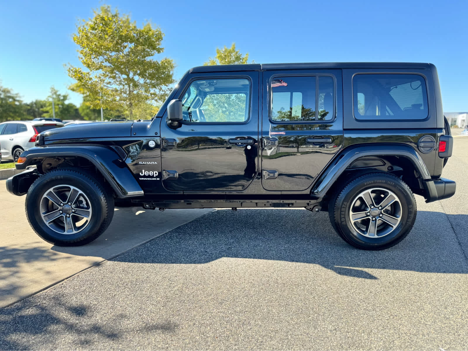 2023 Jeep Wrangler Sahara photo 3