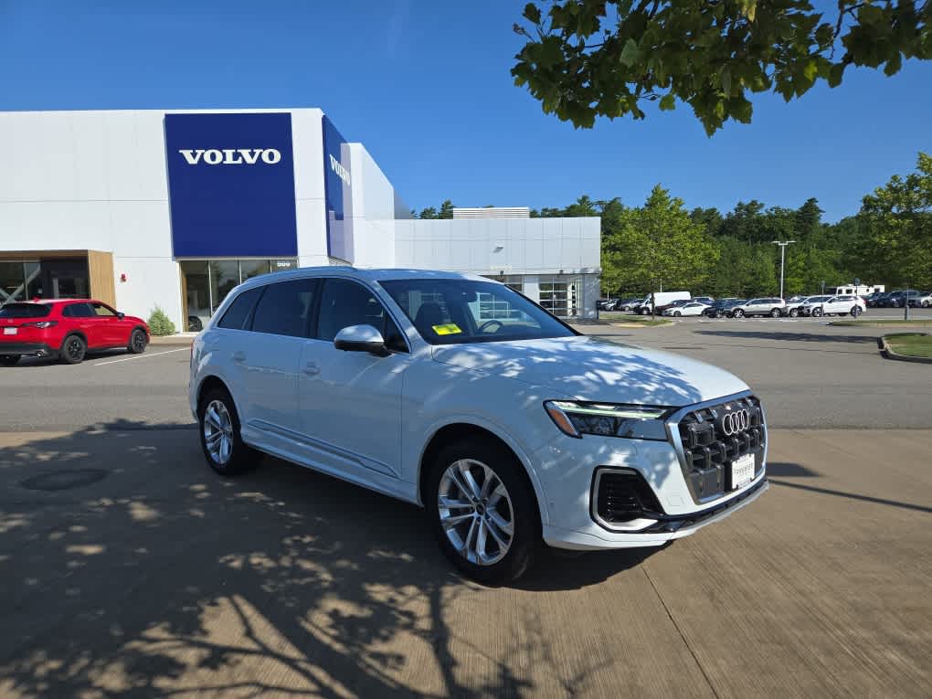 2025 Audi Q7 45 Premium photo 2
