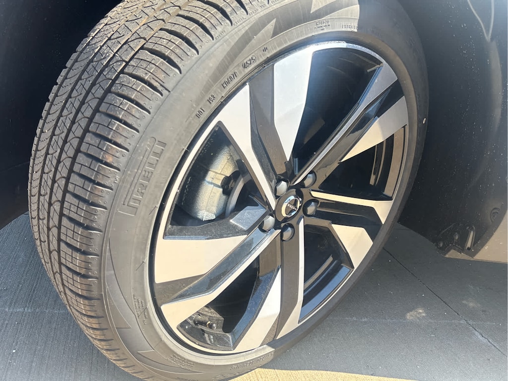 New 2026 Volvo XC40 B5 Plus SUV