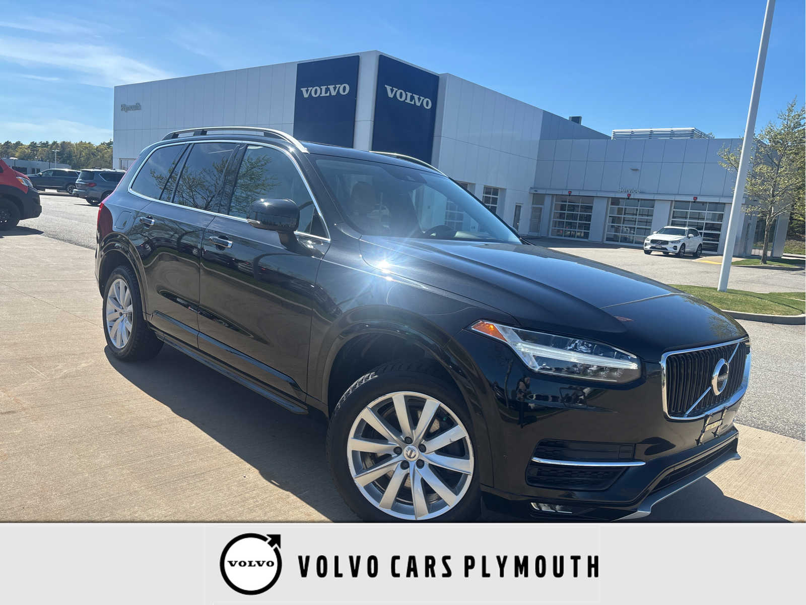 2016 Volvo XC90 T6 AWD Momentum's photo