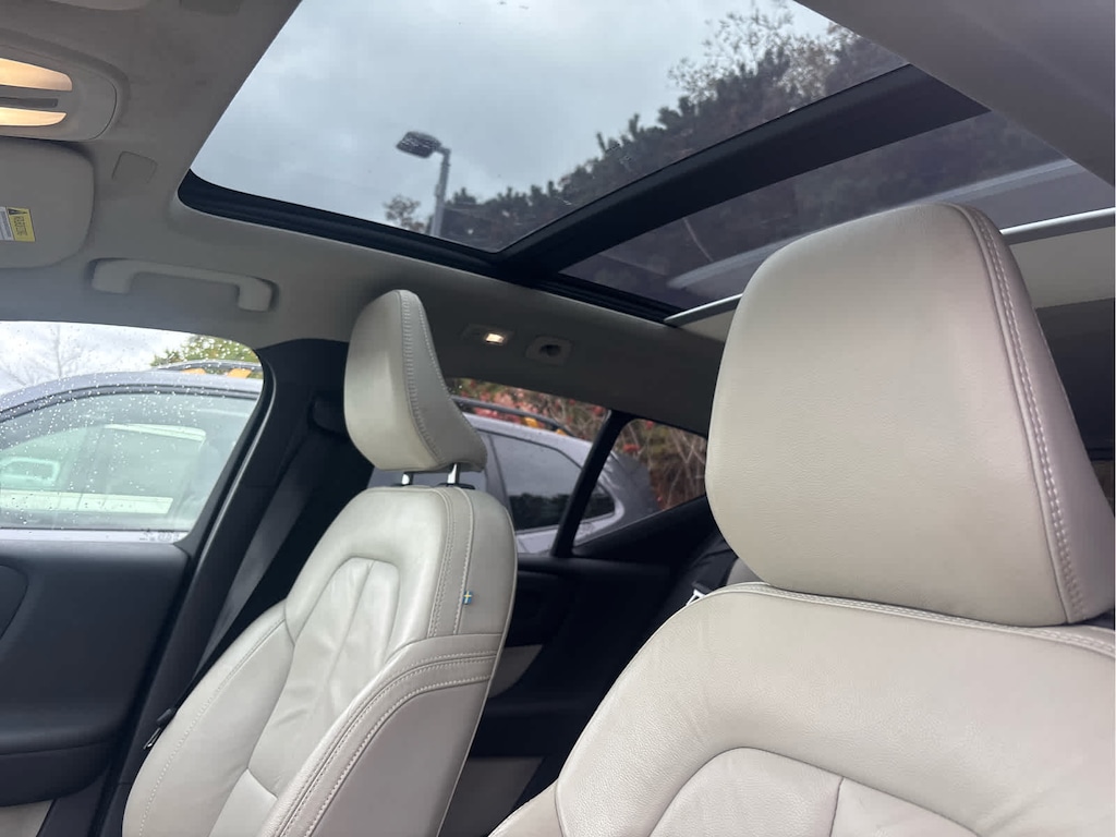 Used 2023 Volvo XC40 B5 AWD Plus Dark SUV