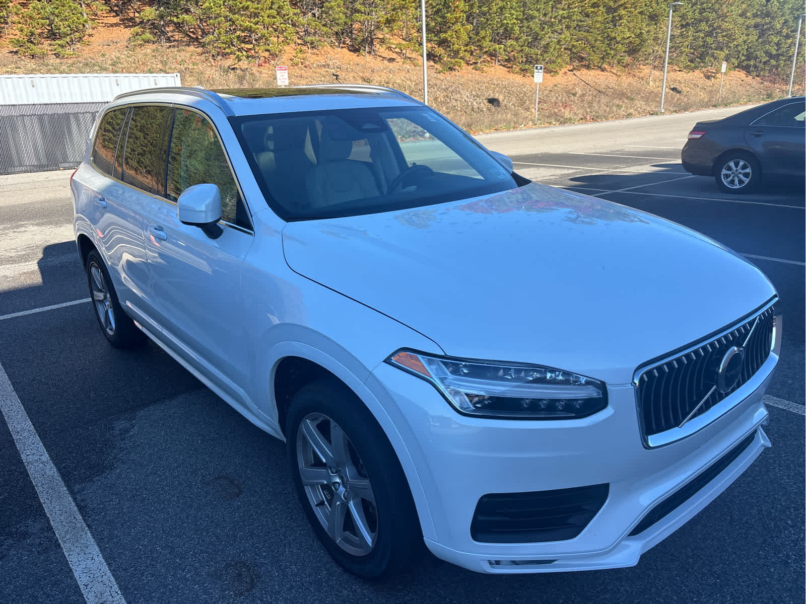 2023 Volvo XC90 B5 AWD Core photo 2