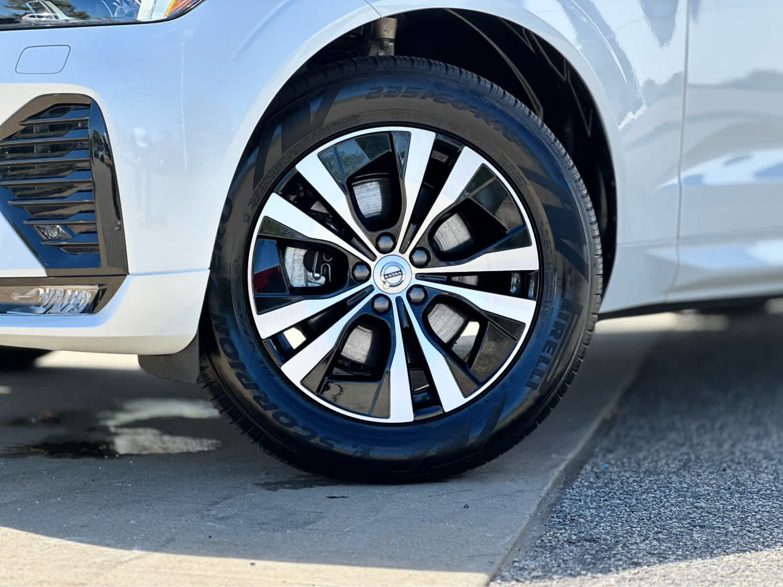 2024 Volvo XC60 B5 Core photo 4