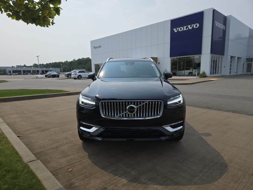 2025 Volvo XC90 B5 Core photo 3